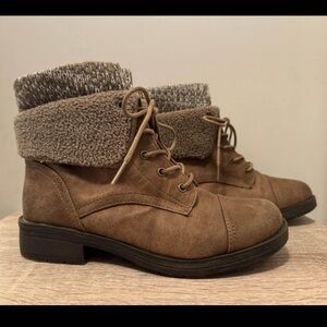 Natural Reflections ladies size 9 Boots from Cabelas